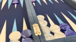 Backgammon Hector Saxe - Jean's Bleu Clair - Grand -Périphériques De Jeu backgammon hector saxe jeans bleu clair grand backgammon en cuir vegan 718122