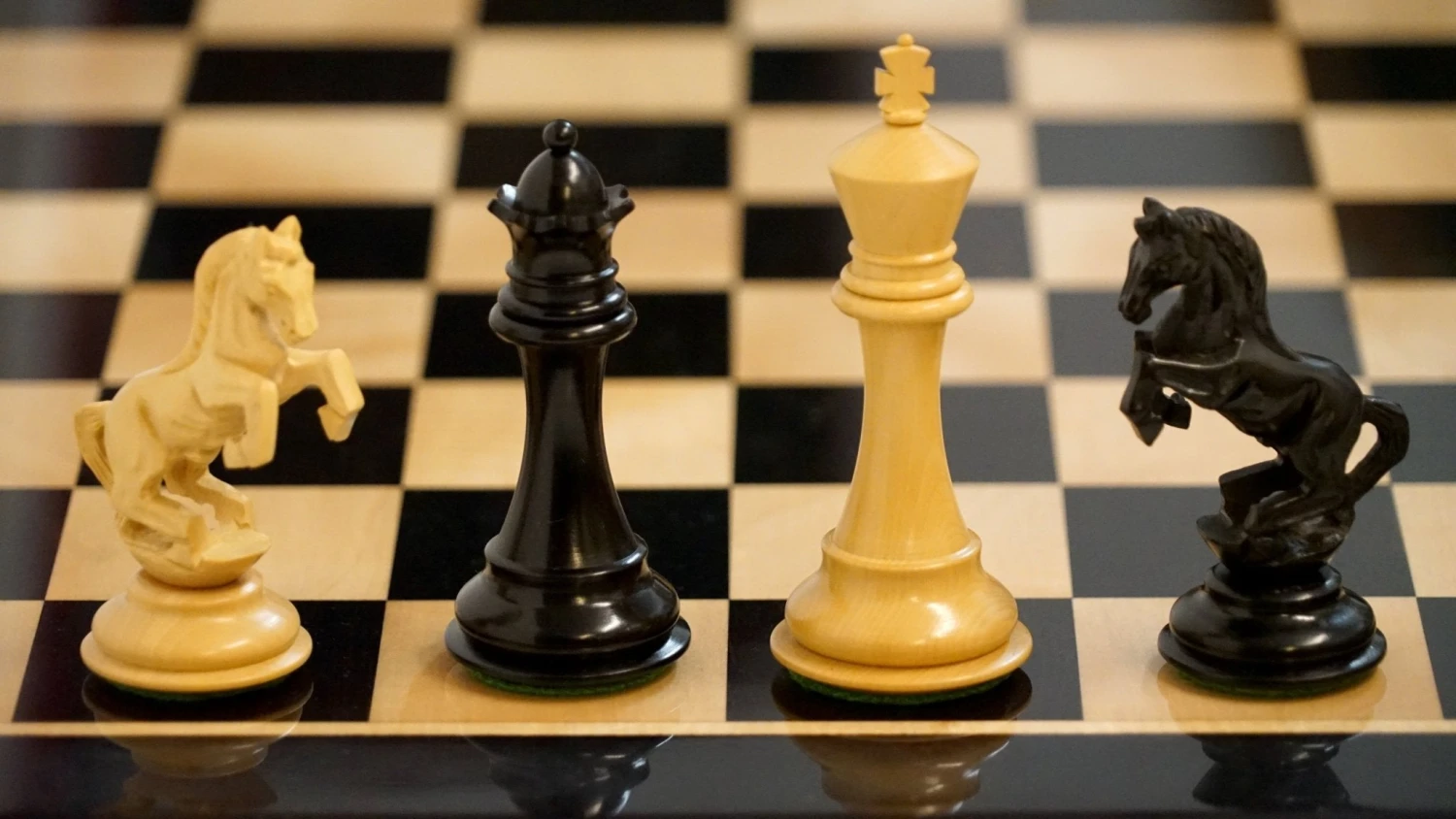 Ensemble Cavalier Cabré - Laqué 5 Ensemble Cavalier Cabré - Laqué – Image 3