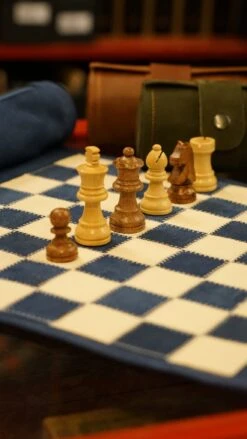 Ensemble D'échecs Roulable Magnétique - Cuir Véritable - Bleu -Périphériques De Jeu ensemble dechecs roulable magnetique cuir veritable bleu ensemble dechecs luxe classique jeu dechecs de voyage en cuir veritable 310257
