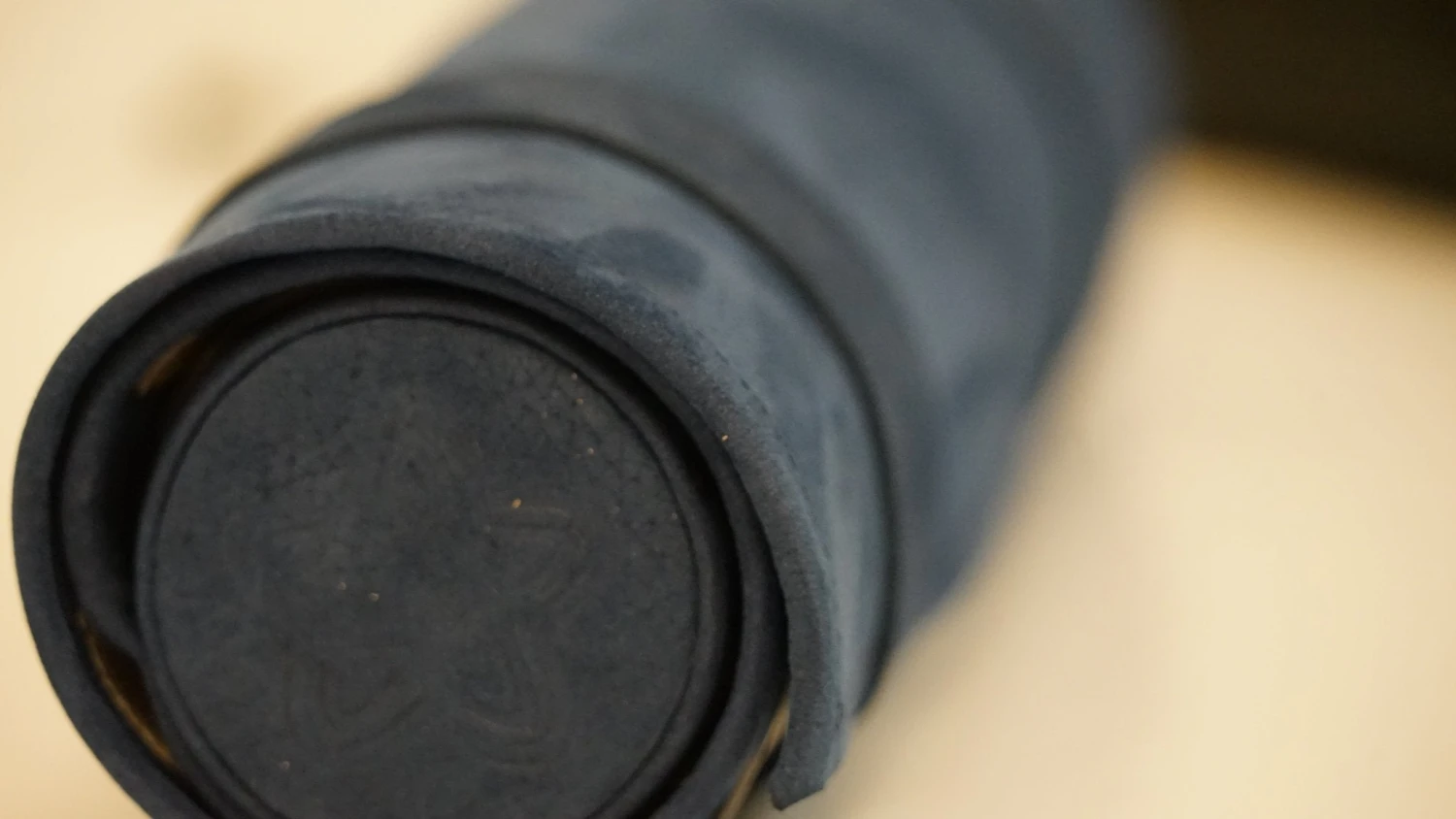 Ensemble D'échecs Roulable Magnétique - Cuir Véritable - Bleu / Intérieur Marron 6 Ensemble D'échecs Roulable Magnétique - Cuir Véritable - Bleu / Intérieur Marron – Image 4