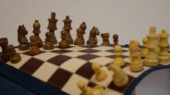 Ensemble D'échecs Roulable Magnétique - Cuir Véritable - Bleu / Intérieur Marron 20 Ensemble D'échecs Roulable Magnétique - Cuir Véritable - Bleu / Intérieur Marron -Périphériques De Jeu ensemble dechecs roulable magnetique cuir veritable bleu interieur marron ensemble dechecs luxe classique jeu dechecs de voyage en cuir veritable 435424