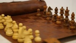 Ensemble D'échecs Roulable Magnétique - Cuir Véritable - Classique 22 Ensemble D'échecs Roulable Magnétique - Cuir Véritable - Classique -Périphériques De Jeu ensemble dechecs roulable magnetique cuir veritable classique ensemble dechecs luxe classique jeu dechecs echecs de voyage en cuir veritable 689350