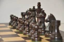 Ensemble Design Français Wengé Biseauté - Pièces Buis Teintées -Périphériques De Jeu ensemble design francais wenge biseaute pieces buis teintees ensemble dechecs classique 726913