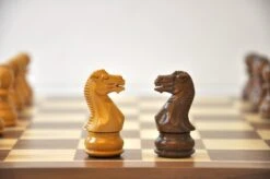 Ensemble Ultime Noyer - Pièces Buis / Acacia -Périphériques De Jeu ensemble ultime noyer pieces buis acacia ensemble dechecs classique 107829