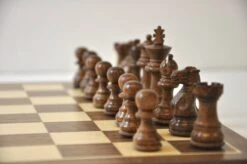 Ensemble Ultime Noyer - Pièces Buis / Acacia -Périphériques De Jeu ensemble ultime noyer pieces buis acacia ensemble dechecs classique 617074